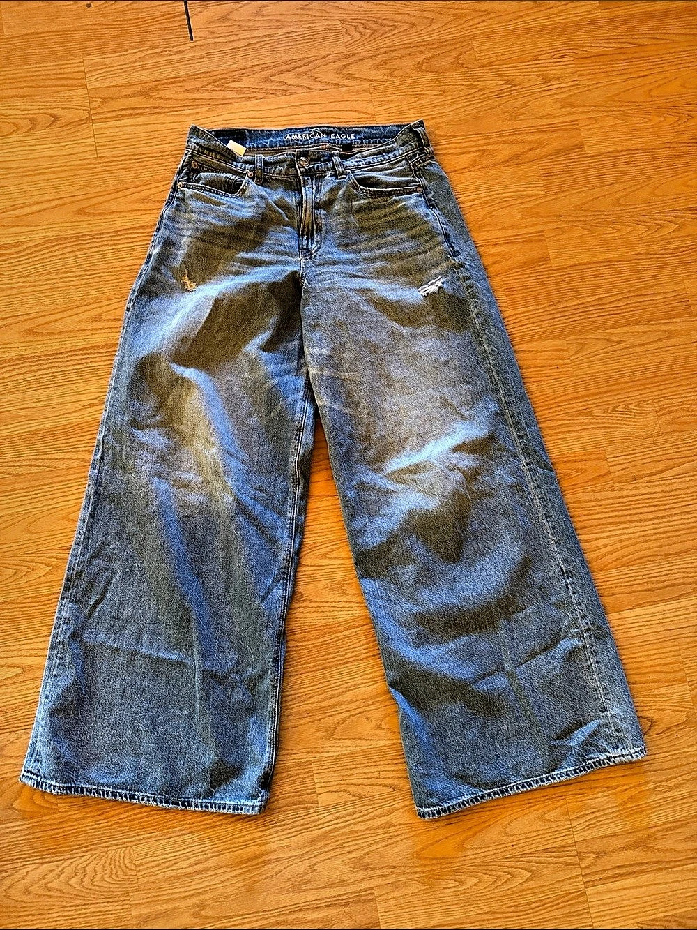 American Eagle Super High Rise Ultra Wide Leg Wide Leg Jeans in Blue, Size 6